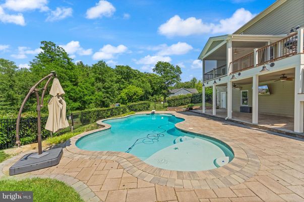 Exterior, Pool