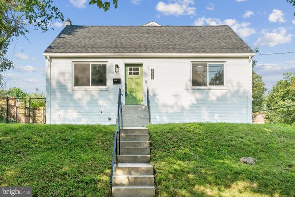 Exterior, Facade, Cape Cod