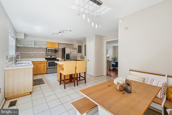 Dining room, Interior, Kitchen, Pendant Lights, Stainless Steel Appliances