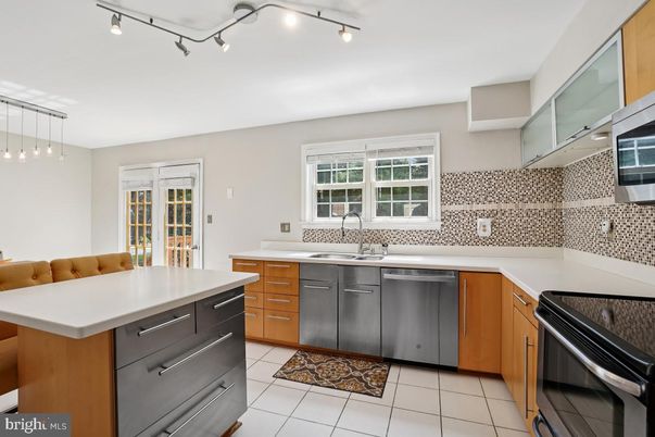 Interior, Kitchen, Pendant Lights, Stainless Steel Appliances