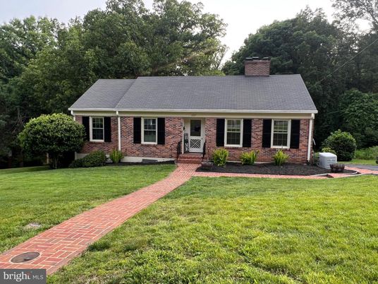 Exterior, Facade, Brick Facade, Cape Cod