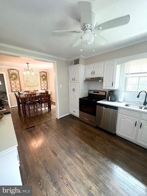 Chandelier, Dining room, Interior, Kitchen, Stainless Steel Appliances, Wood Texture Flooring