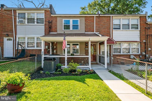Exterior, Facade, Brick Facade, Rowhouse
