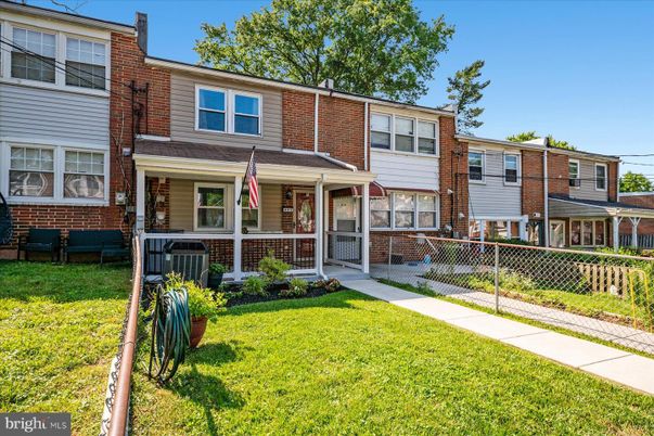 Exterior, Facade, Brick Facade, Rowhouse