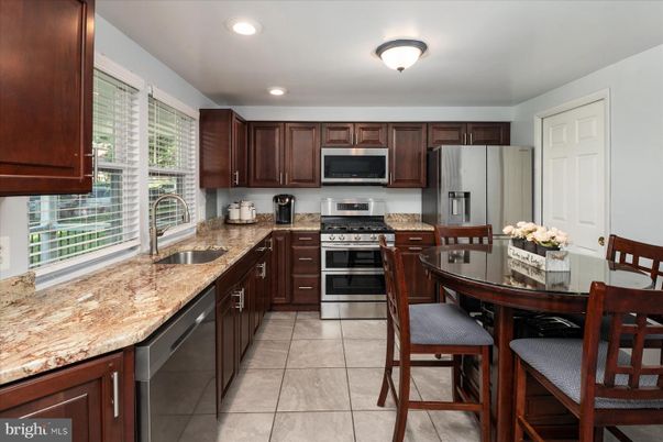 Dining room, Interior, Kitchen, Recessed Lighting, Stainless Steel Appliances