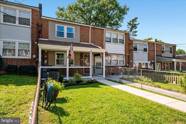 Exterior, Facade, Brick Facade, Rowhouse