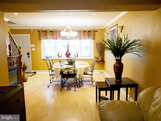 Chandelier, Dining room, Interior, Recessed Lighting, Wood Texture Flooring