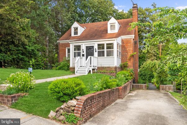 Exterior, Facade, Brick Facade, Cape Cod