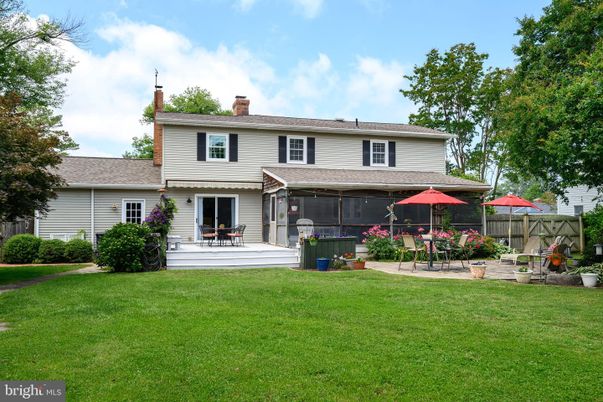 Backyard, Exterior, Facade, Split Level
