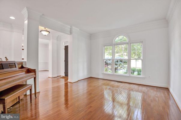 Interior, Pendant Lights, Piano, Recessed Lighting, Wood Texture Flooring
