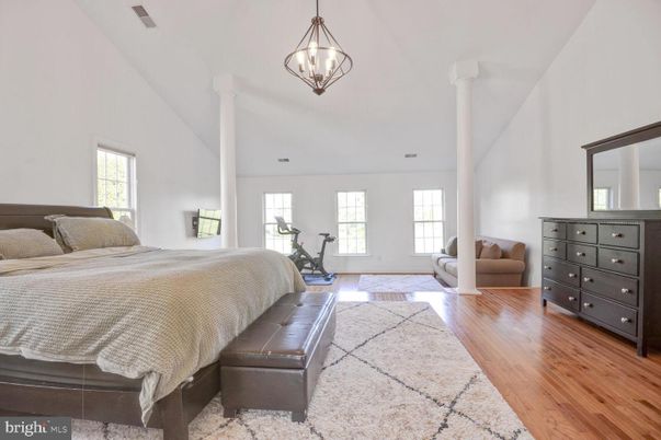 Bedroom, Fitness Equipment, Interior, Pendant Lights, Wood Texture Flooring