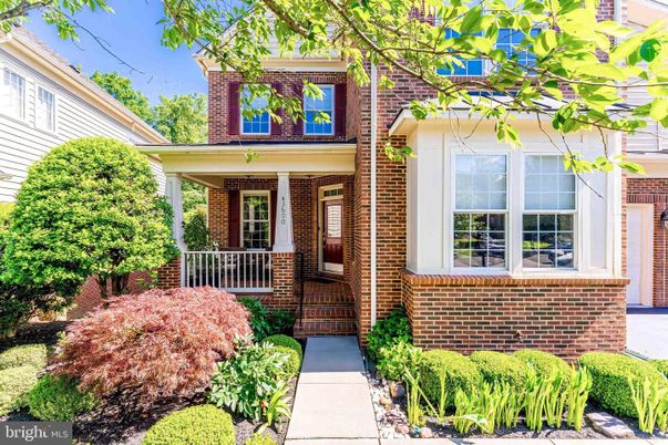 Exterior, Facade, Brick Facade, American Foursquare