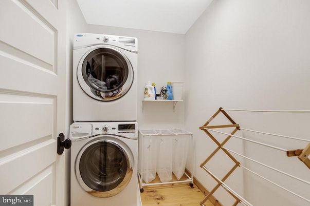 Interior, Utility Closets, Washer, Wood Texture Flooring