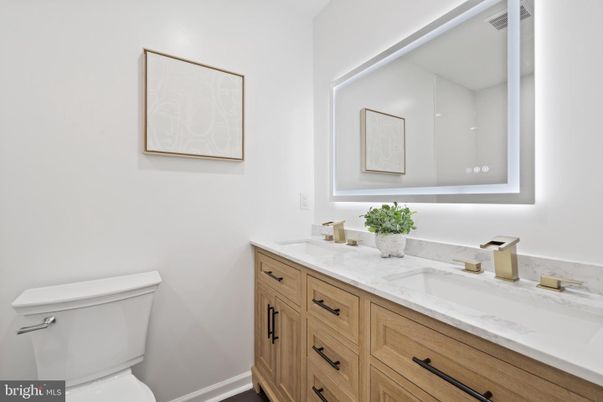 Bathroom, Dual Sink Vanities, Interior