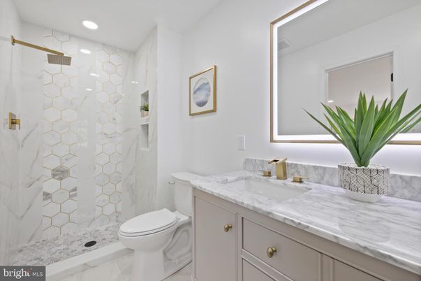 Bathroom, Interior, Recessed Lighting