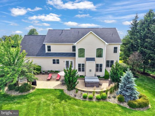 Backyard, Exterior, Hot Tub