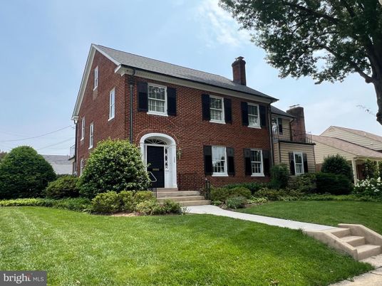 Exterior, Facade, Brick Facade, Georgian