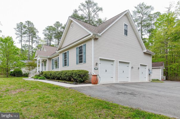 Attached, Exterior, Facade, Farmhouse