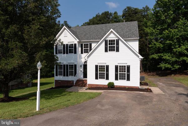 Exterior, Facade, Farmhouse