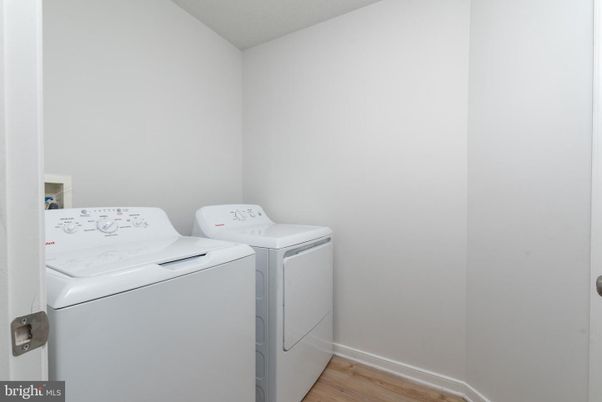 Interior, Washer, Wood Texture Flooring