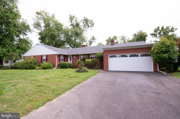 Attached, Exterior, Facade, Brick Facade, Ranch