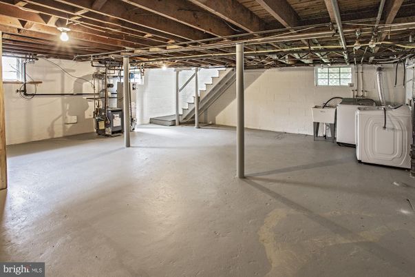 Interior, Washer, Wooden Beams