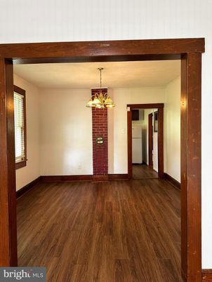 Empty room, Interior, Pendant Lights, Wood Texture Flooring