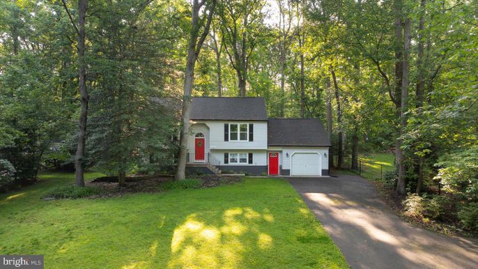 Attached, Detached Garage, Exterior, Facade, Cape Cod