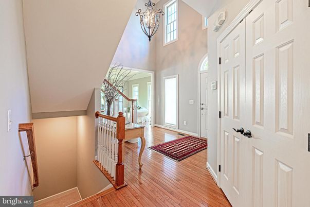 Interior, Pendant Lights, Wood Texture Flooring