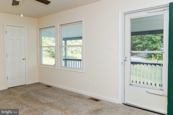 Empty room, Interior