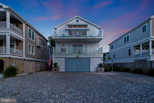 Exterior, Facade, Rowhouse