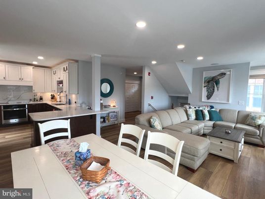 Interior, Kitchen, Living room, Recessed Lighting, Wood Texture Flooring