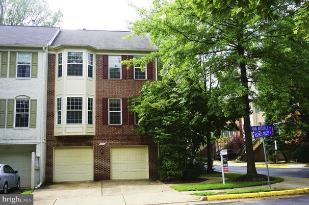 Attached, Exterior, Facade, Brick Facade, Georgian