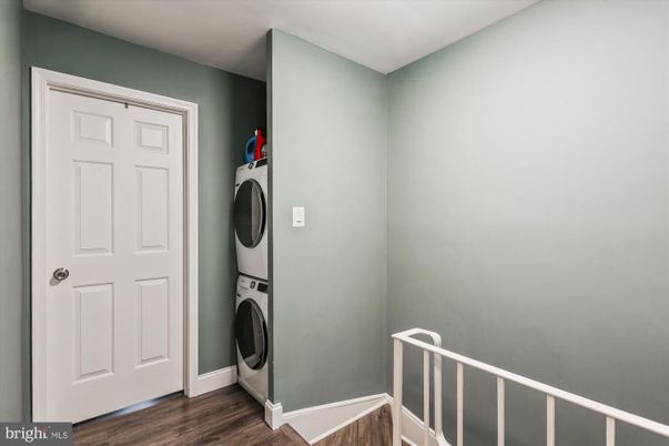 Interior, Utility Closets, Washer, Wood Texture Flooring