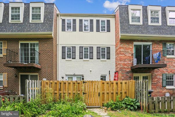 Exterior, Facade, Brick Facade, Rowhouse