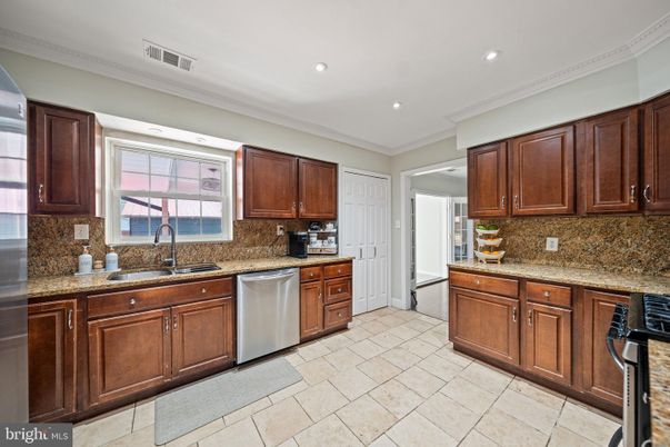 Interior, Kitchen, Recessed Lighting, Water