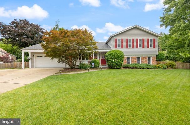 Attached, Backyard, Exterior, Facade, Brick Facade, Split Level