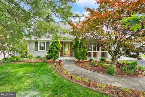 Backyard, Exterior, Facade, Cape Cod