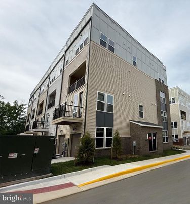 Exterior, Facade, Brick Facade, Rowhouse