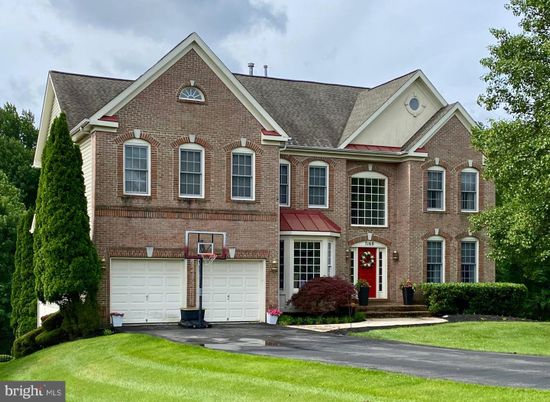 Attached, Exterior, Facade, Brick Facade, Brick Traditional