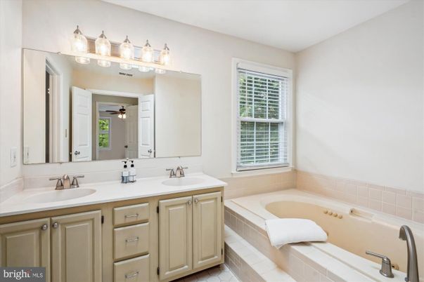 Bathroom, Dual Sink Vanities, Interior