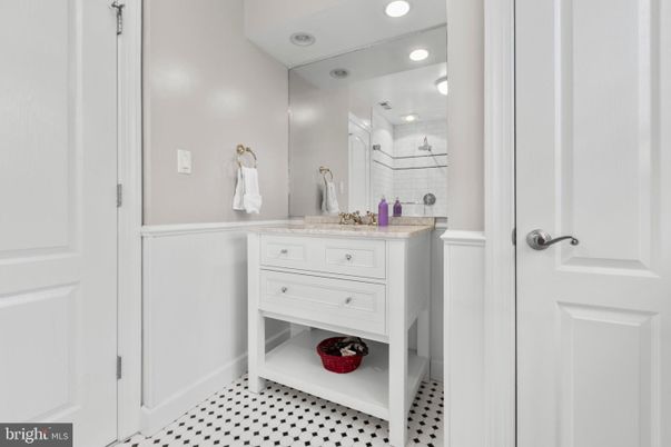 Bathroom, Interior, Recessed Lighting
