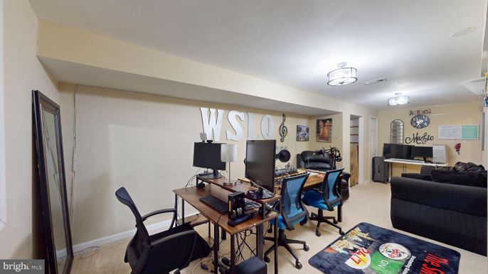 Home Office, Interior