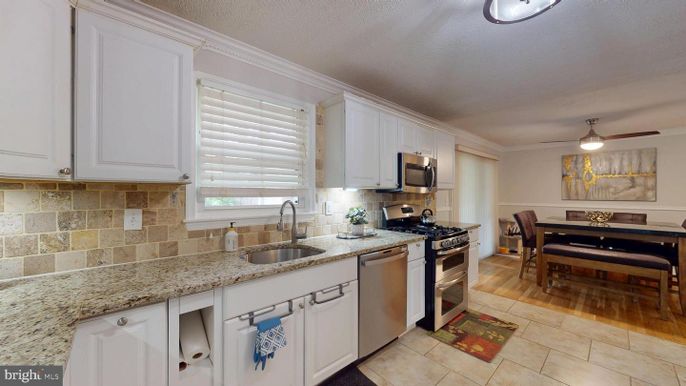 Dining room, Interior, Kitchen, Stainless Steel Appliances, Wood Texture Flooring