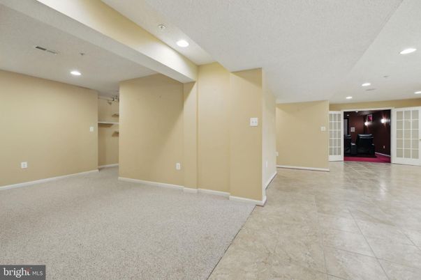 Empty room, Interior, Recessed Lighting