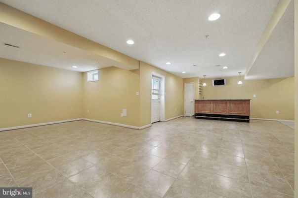 Empty room, Interior, Pendant Lights, Recessed Lighting