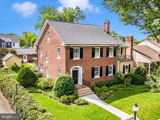 Exterior, Facade, Brick Facade, Georgian