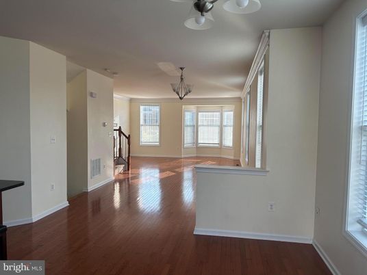 Empty room, Interior, Pendant Lights, Wood Texture Flooring