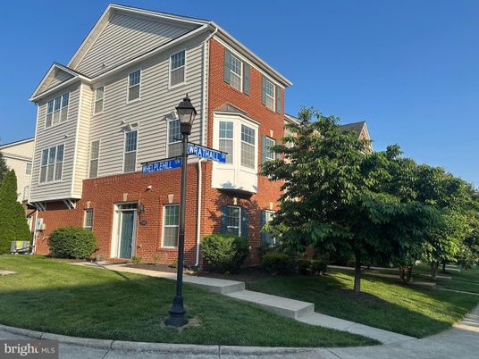 Exterior, Facade, Brick Facade, Rowhouse