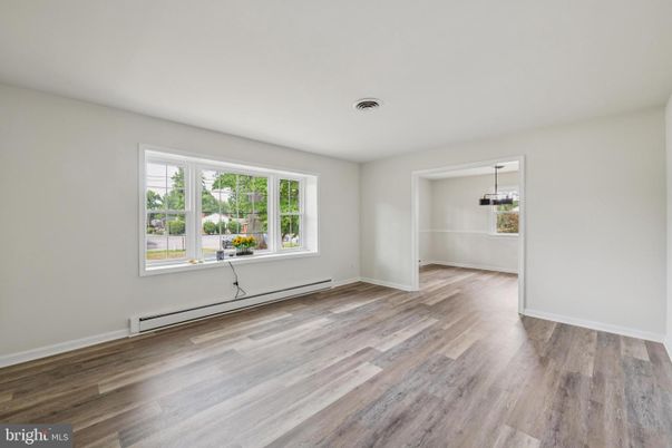 Empty room, Interior, Pendant Lights, Wood Texture Flooring